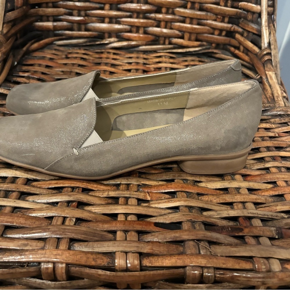 Sesto Meucci Tan Flats Timeless Loafers make in Italy . Size 11 - Picture 10 of 16